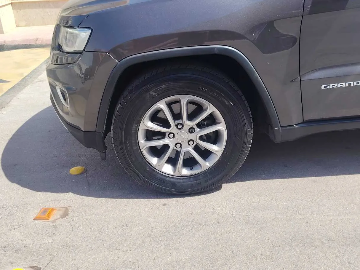 Car image 9