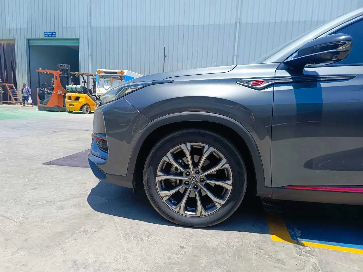 Car image 9