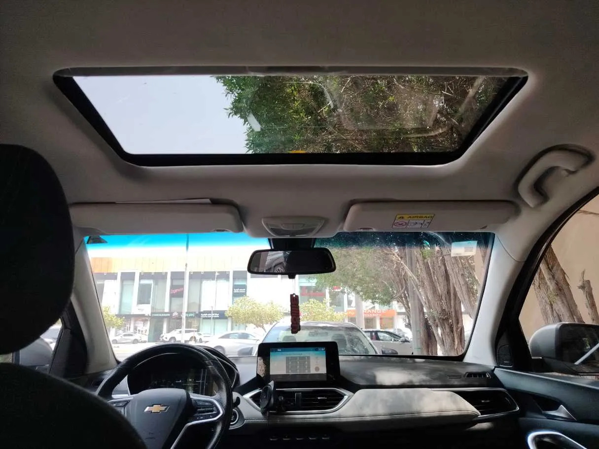 Car image 18