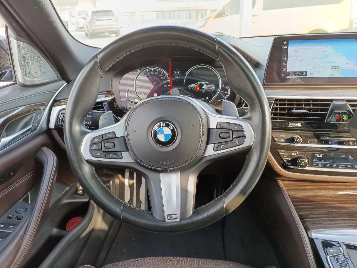 Car image 17