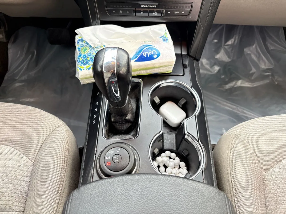 Car image 19