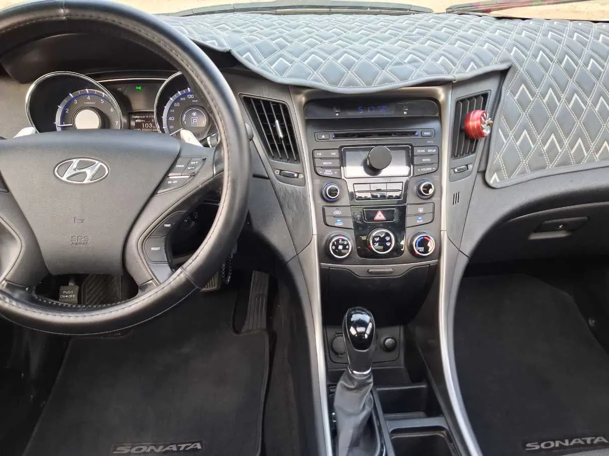 Car image 17