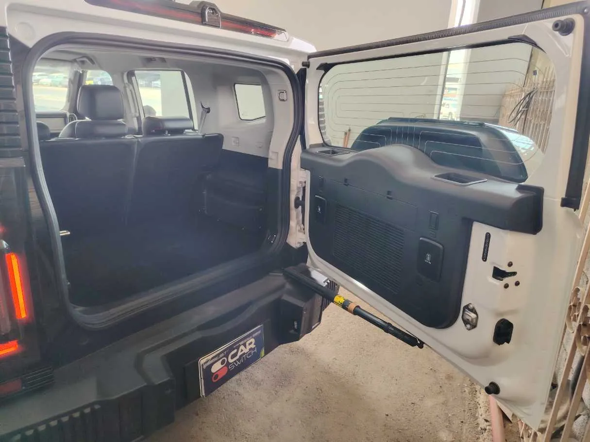 Car image 30