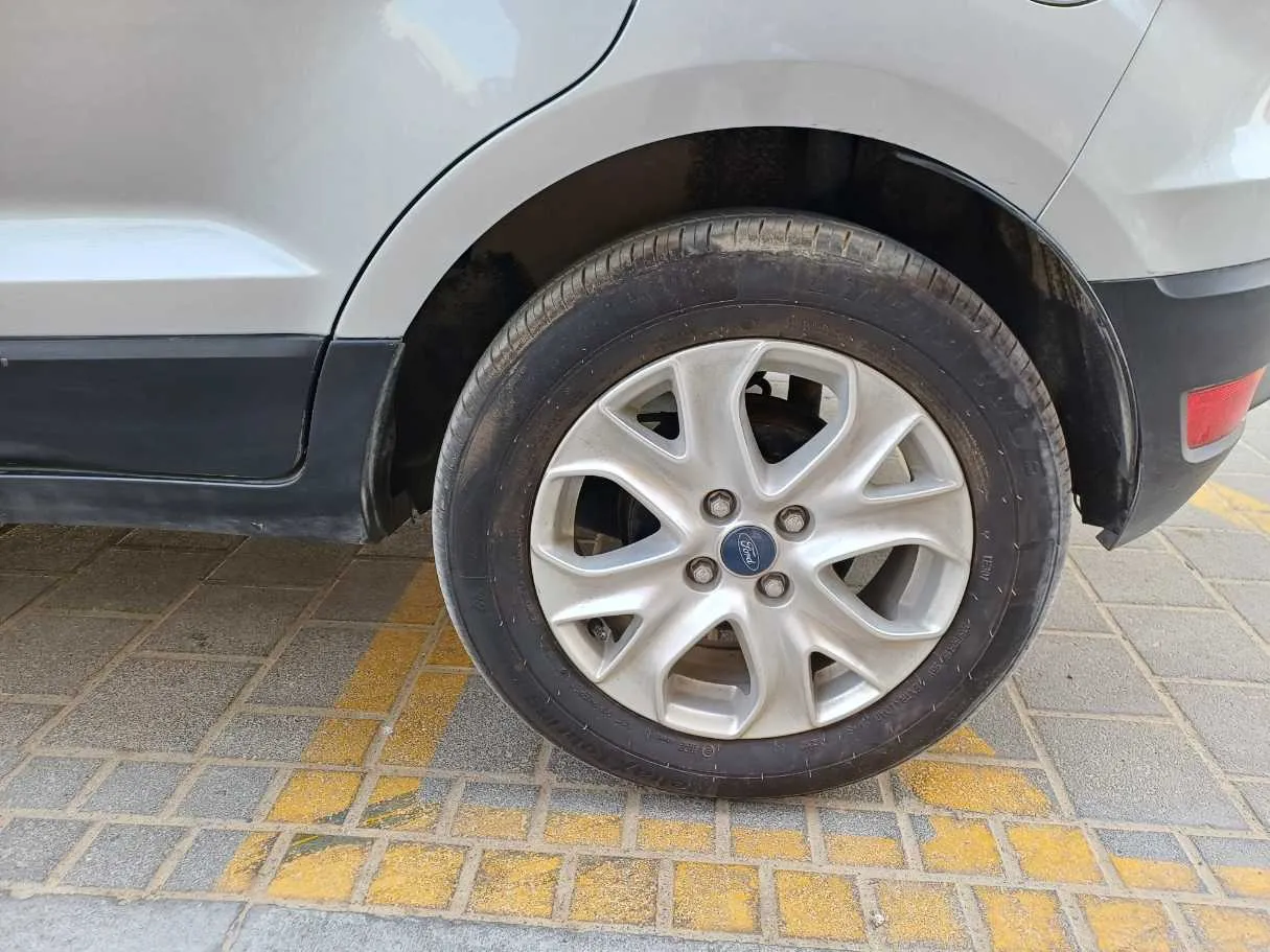 Car image 9