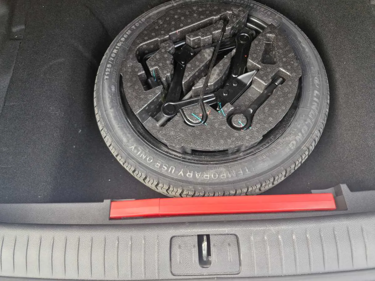 Car image 23