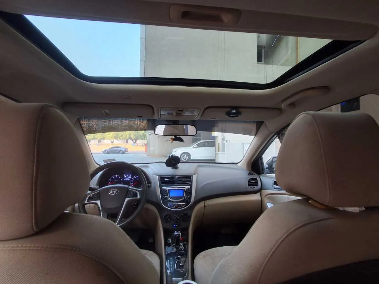 Car image 17