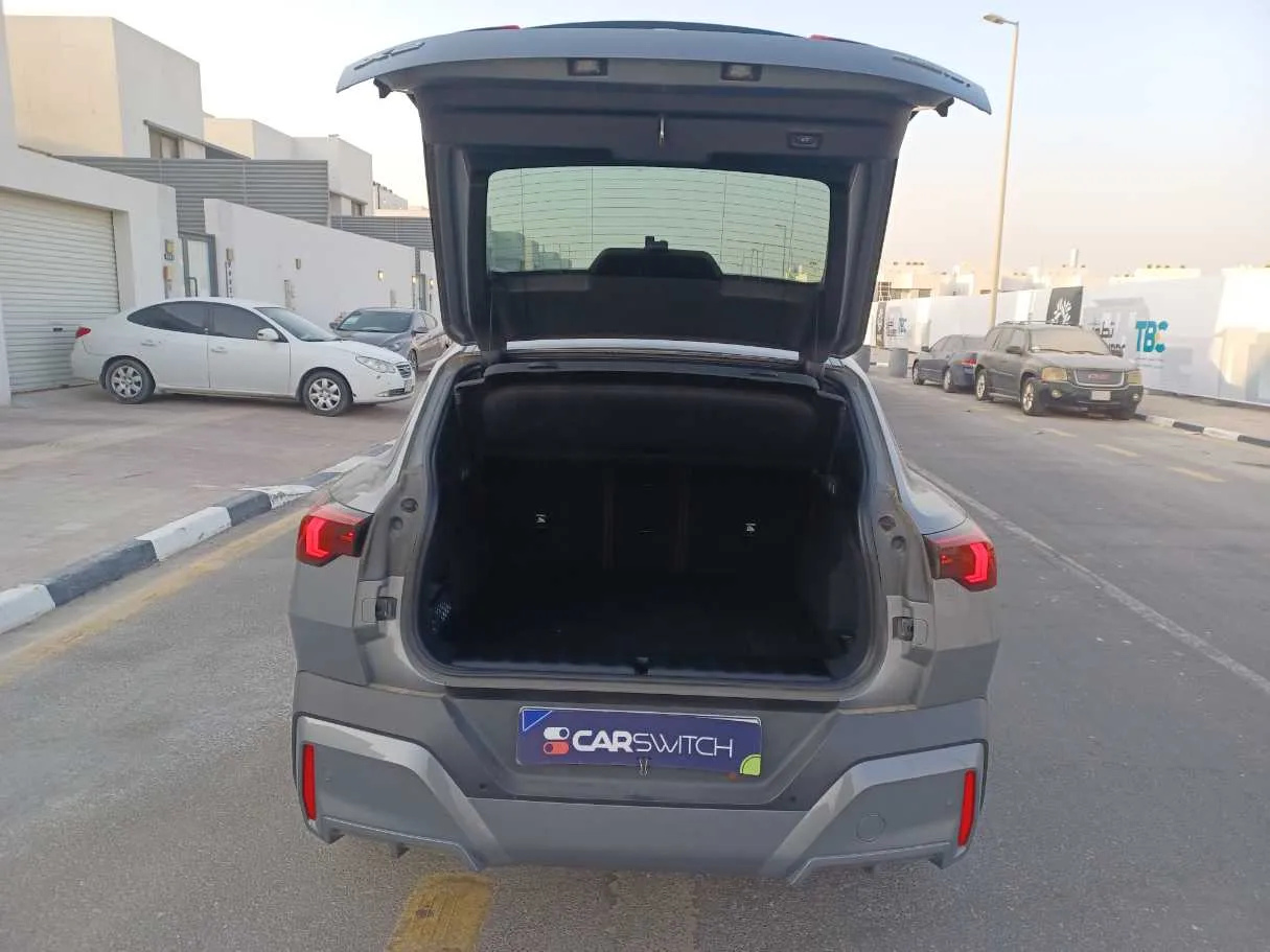 Car image 19