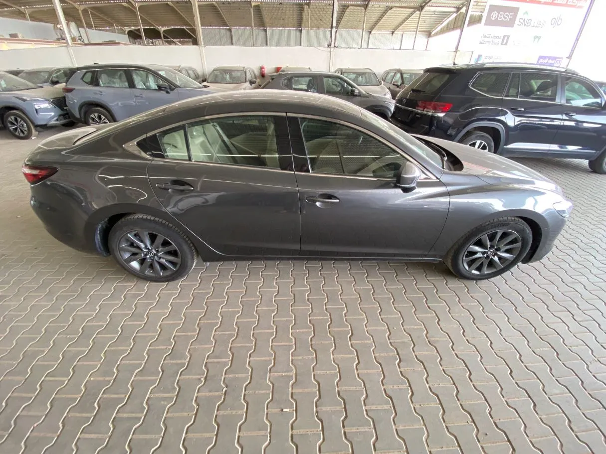 Car image 4