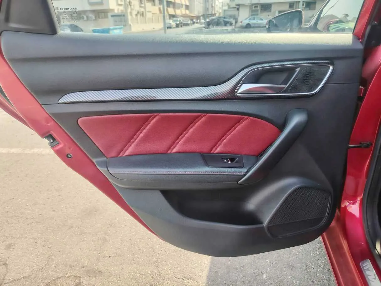 Car image 17