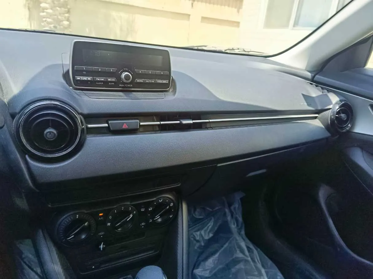 Car image 23