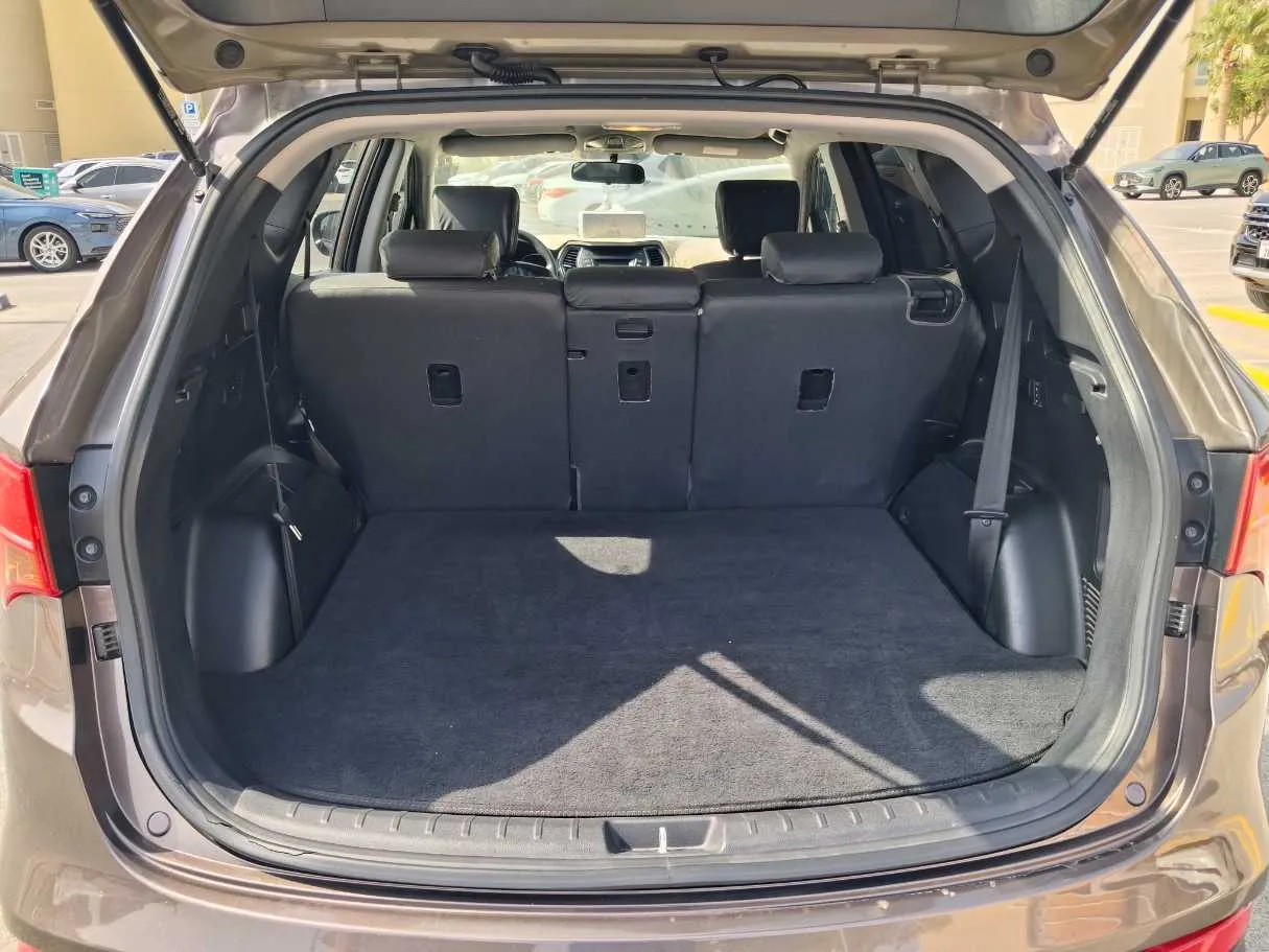 Car image 19