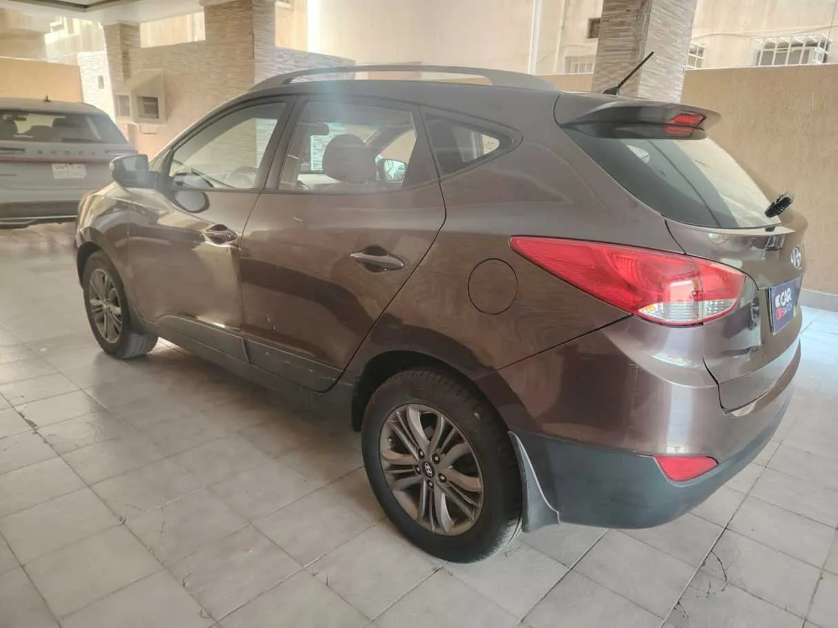 Car image 8