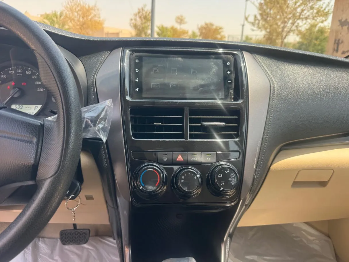 Car image 16