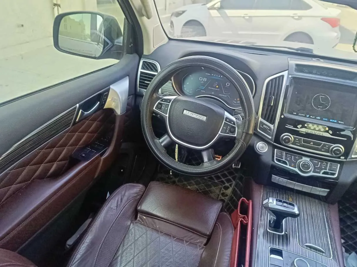 Car image 25
