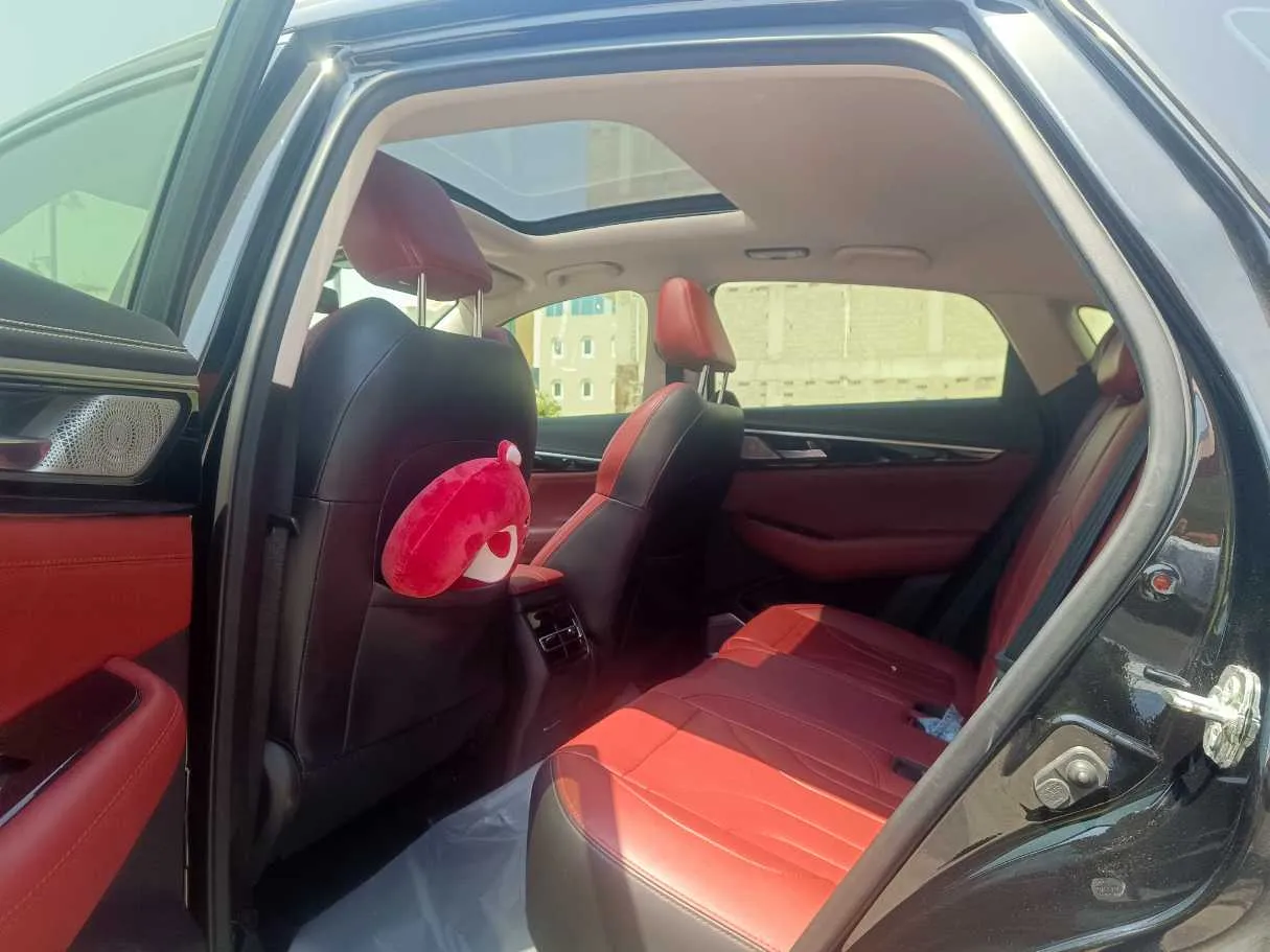 Car image 17