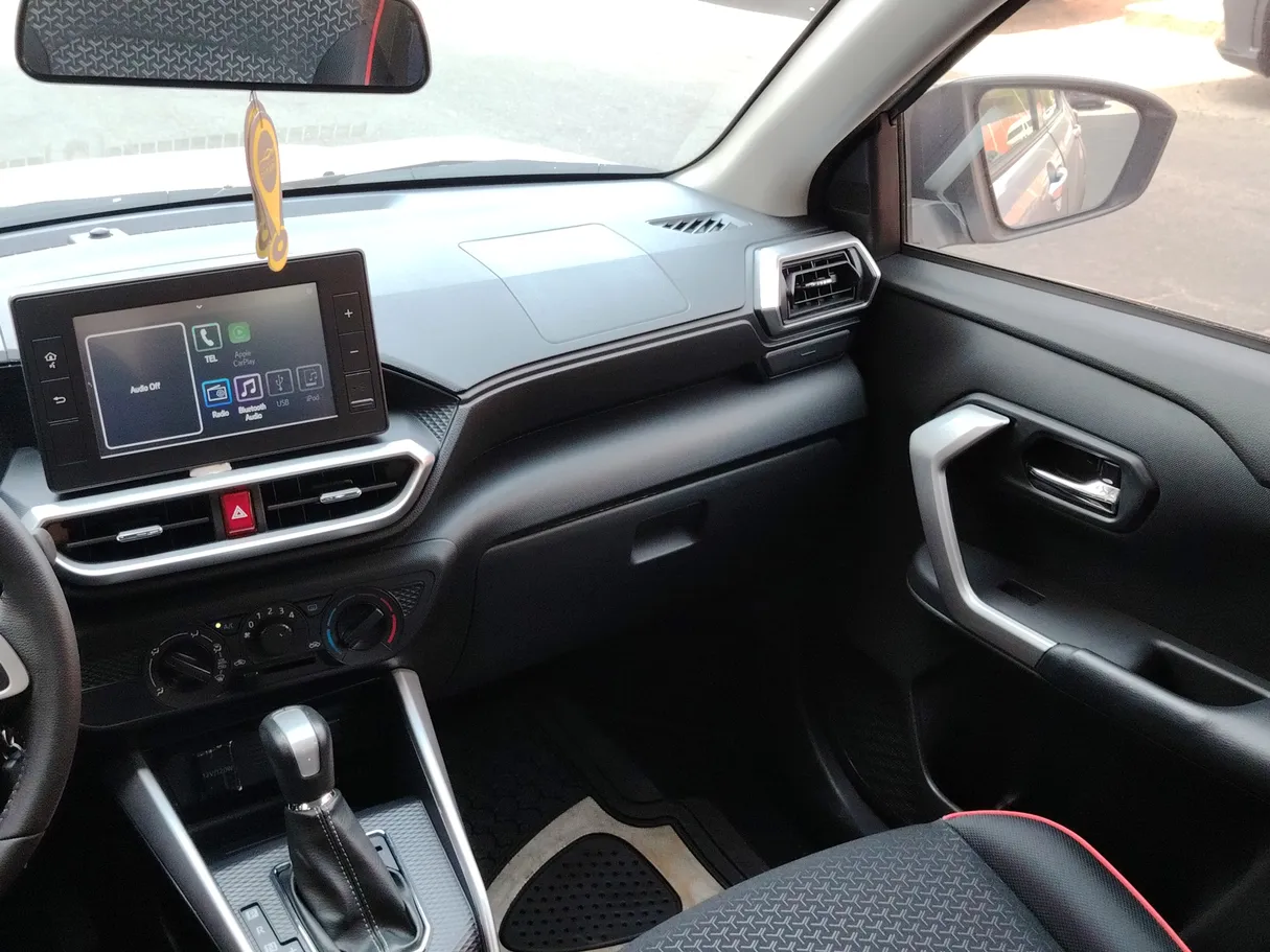 Car image 19