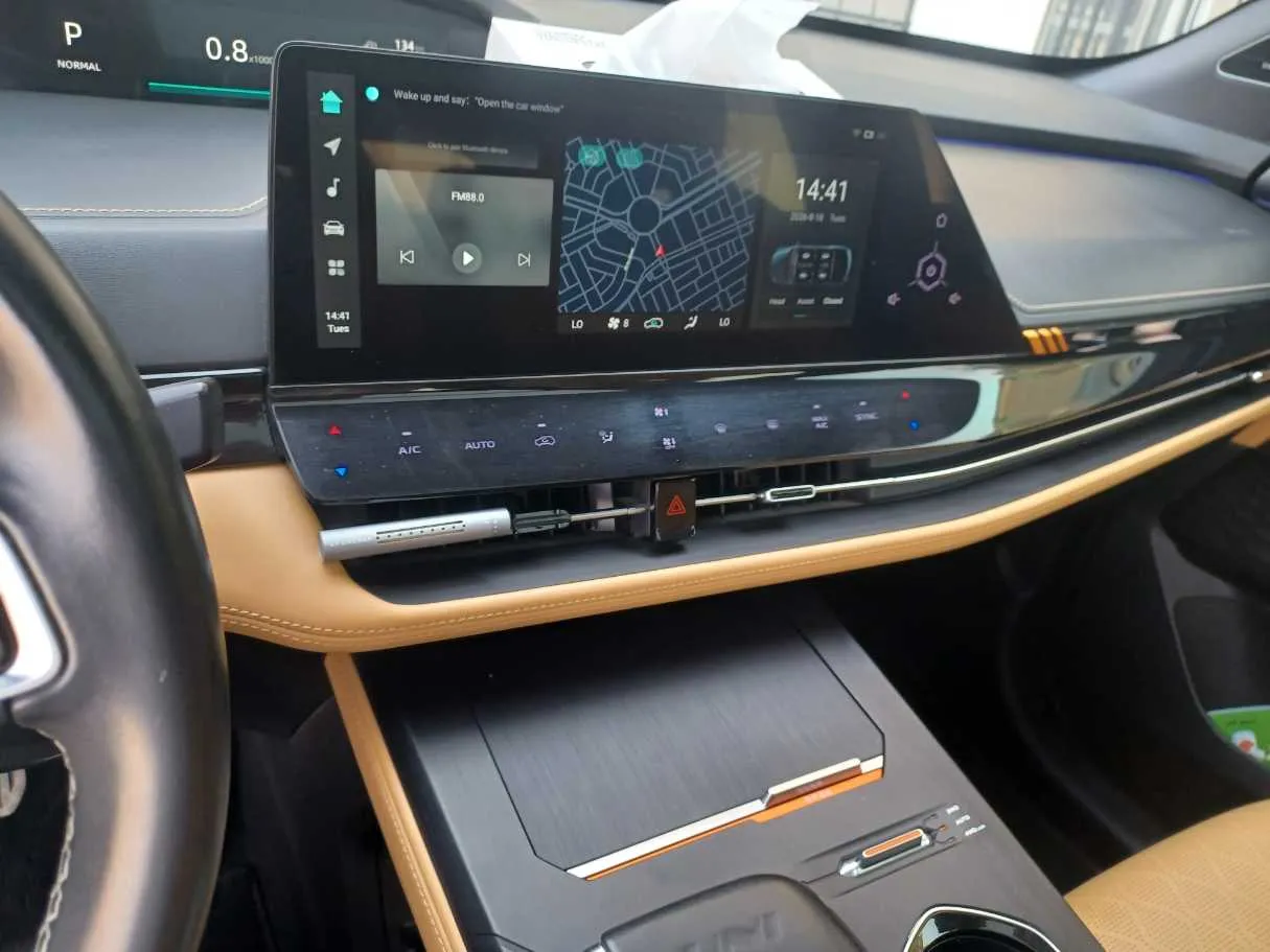Car image 17