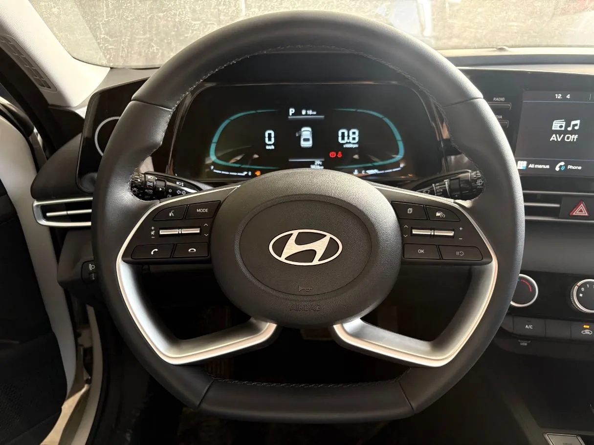 Car image 10