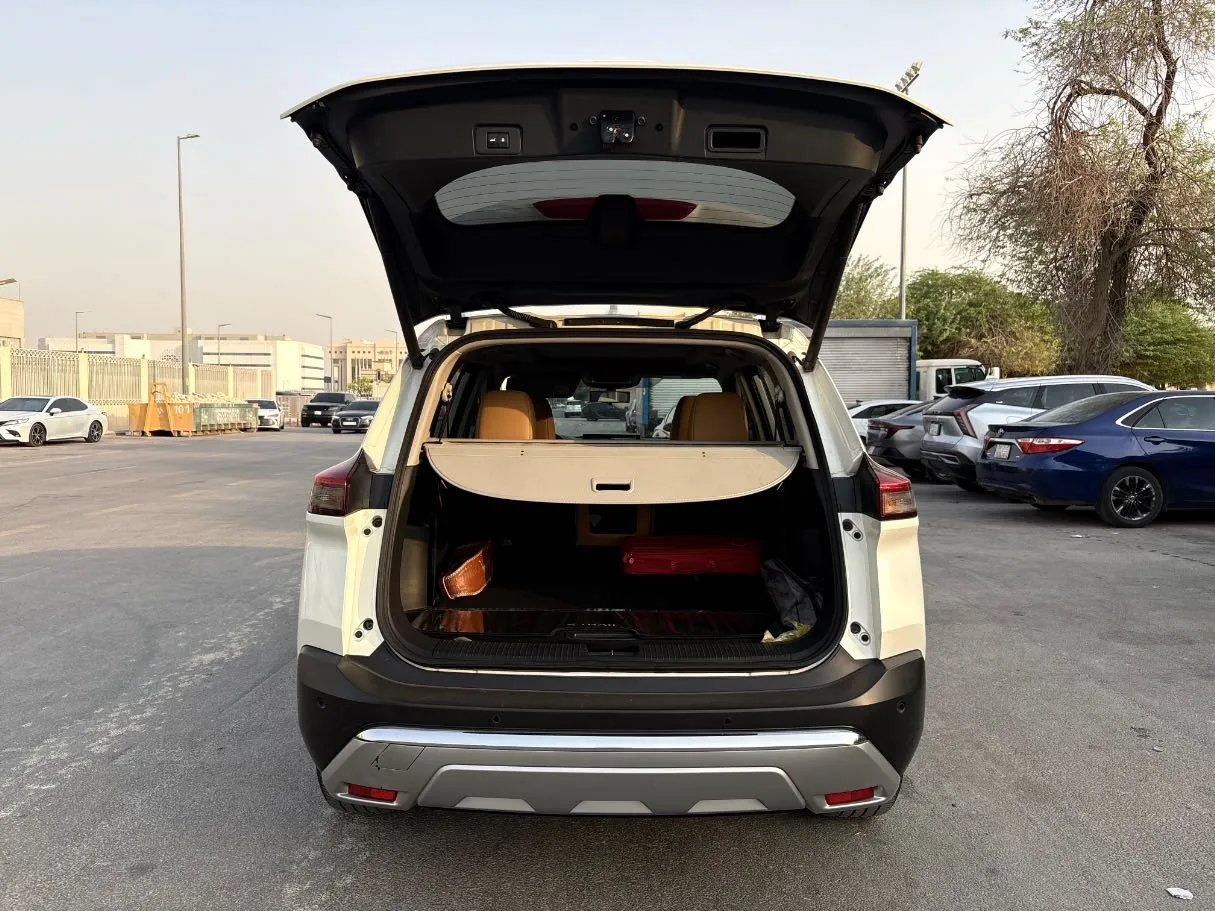 Car image 25