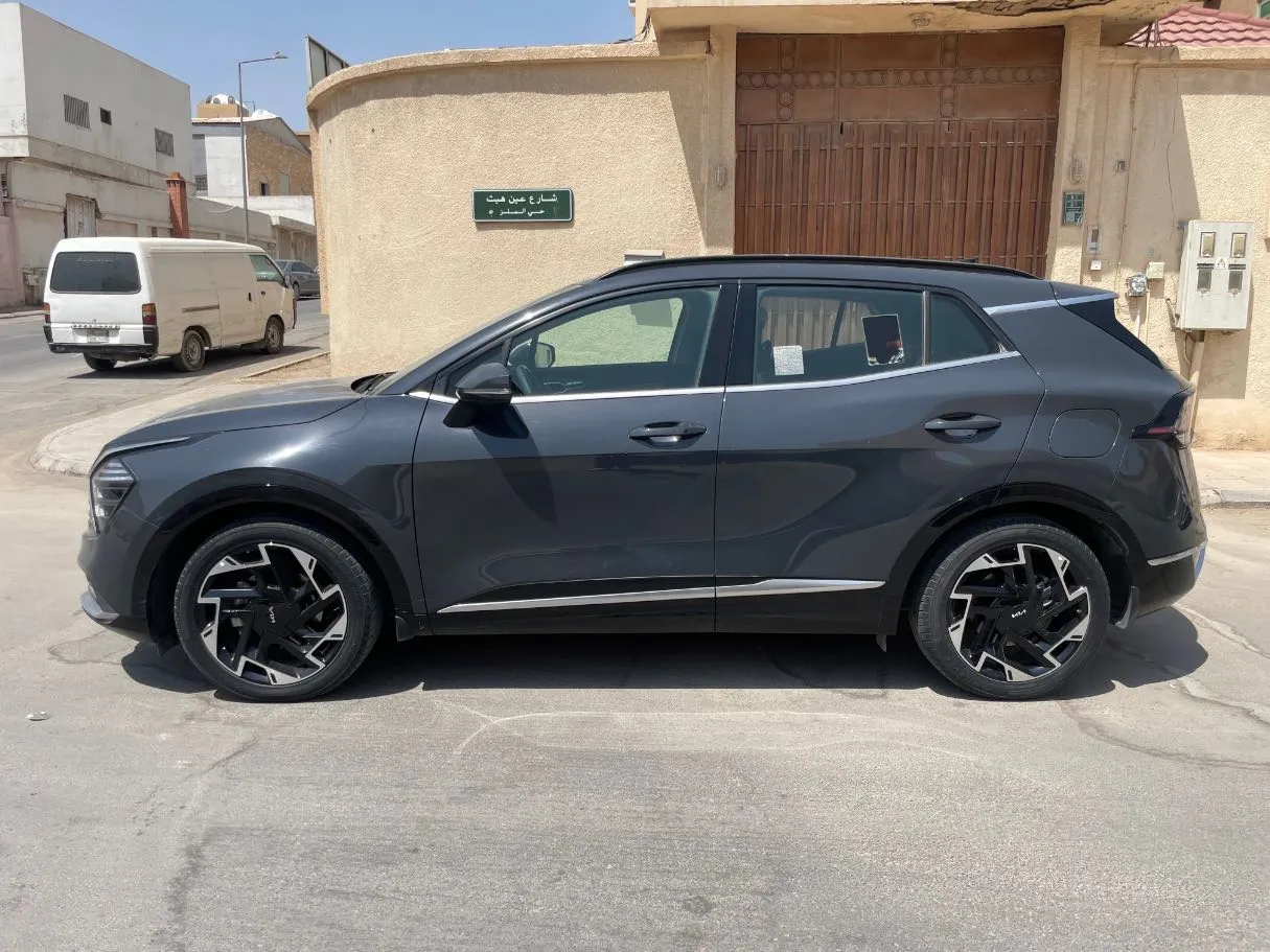 Car image 8