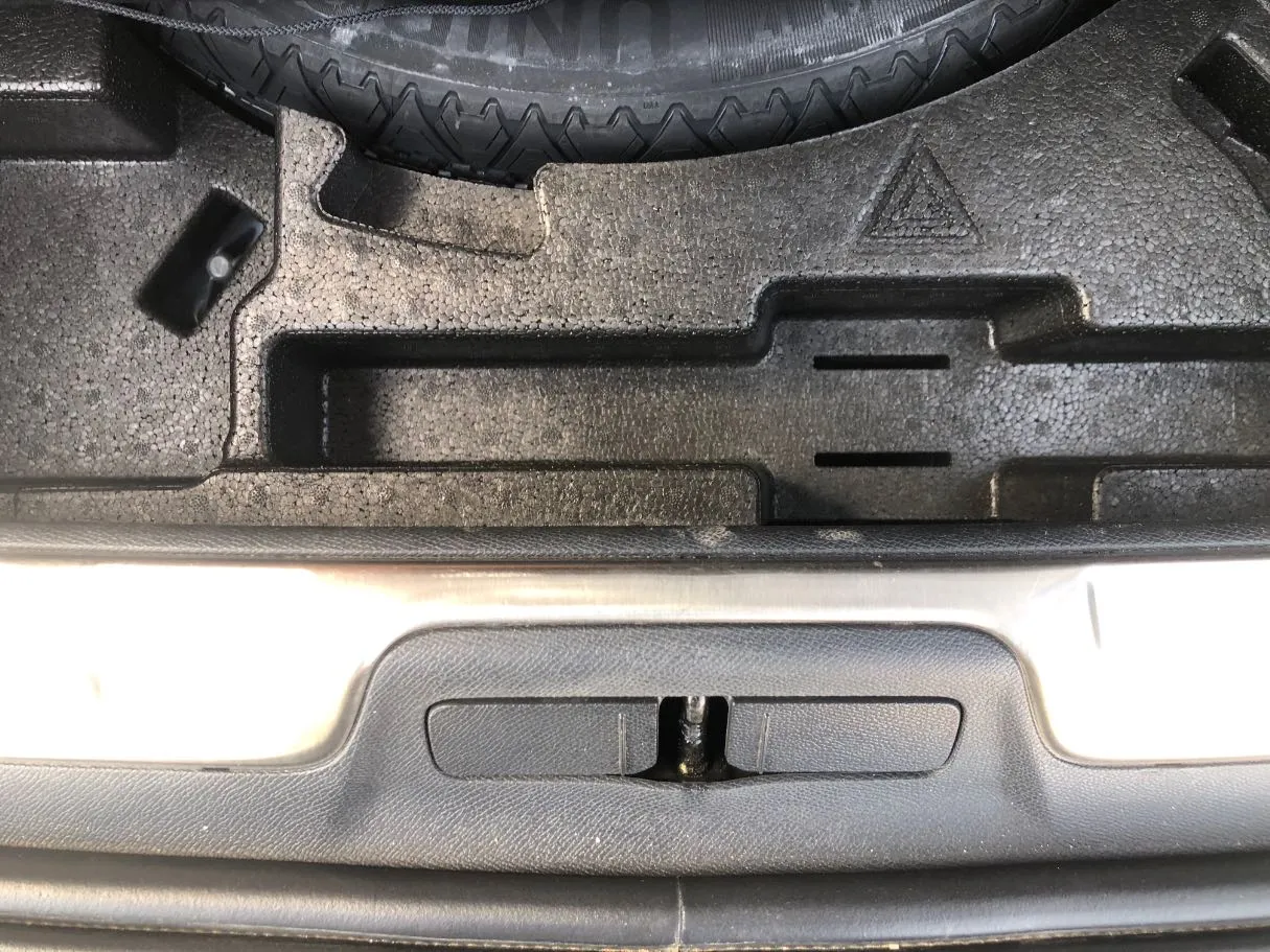 Car image 23