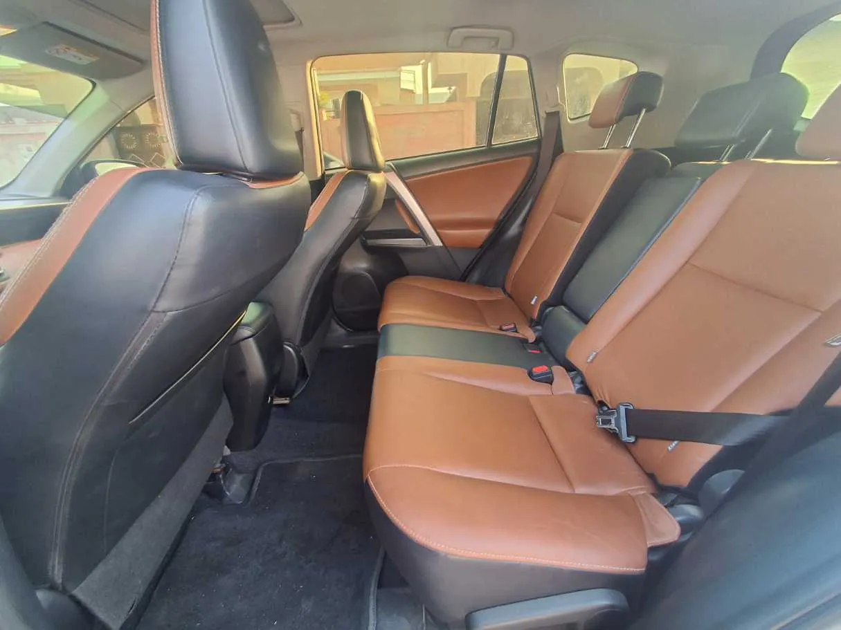 Car image 13