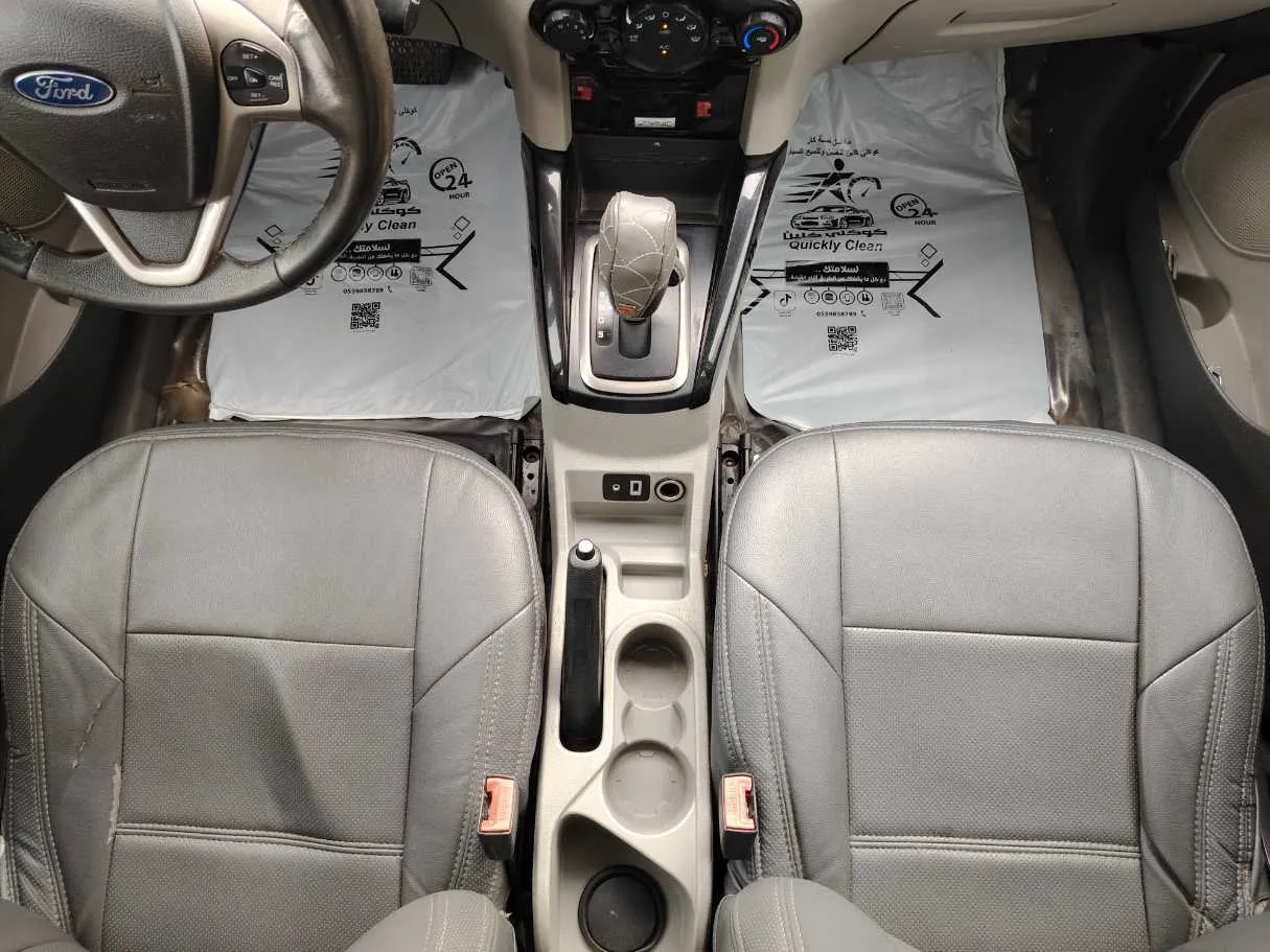 Car image 18