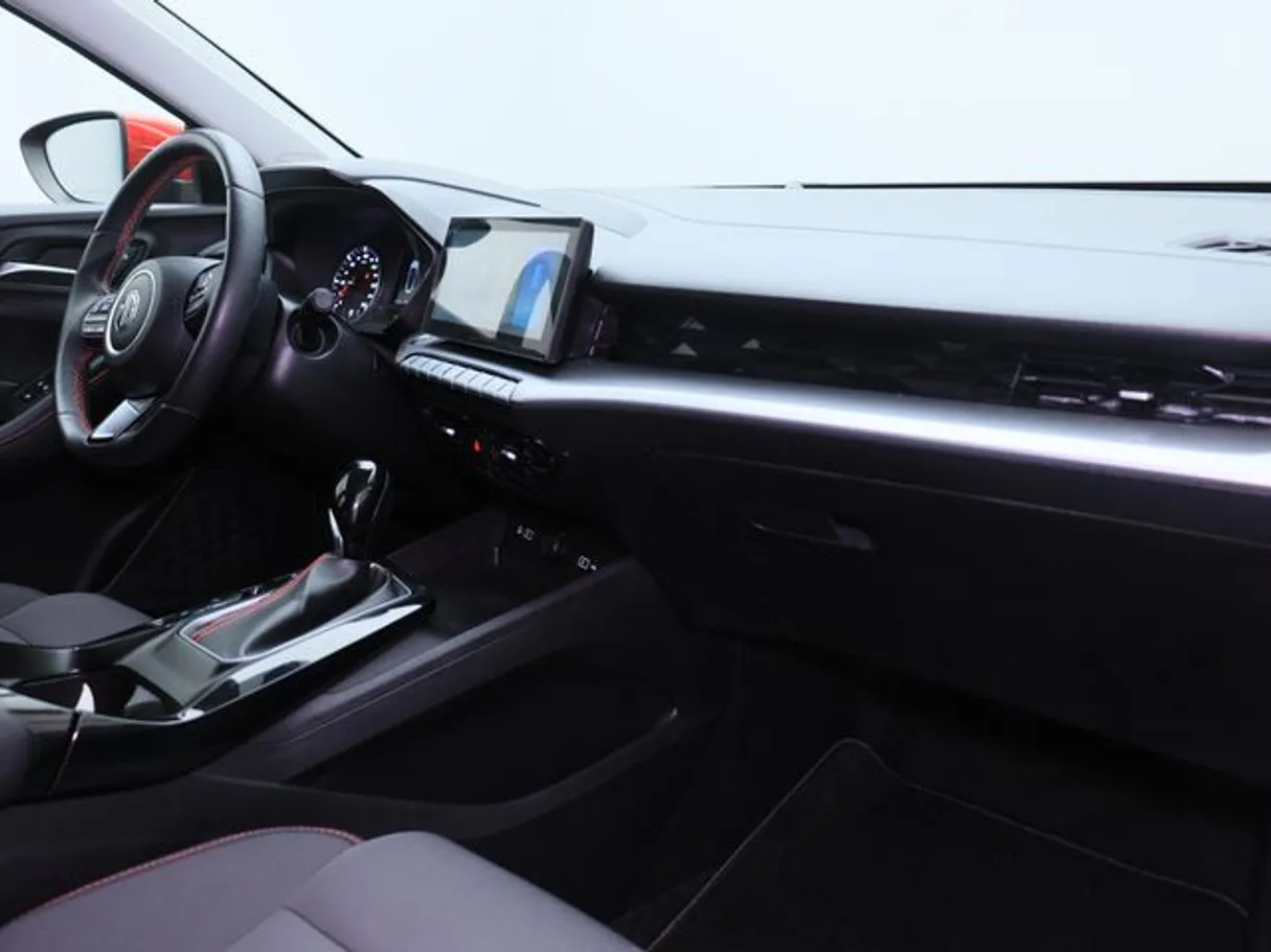 Car image 10
