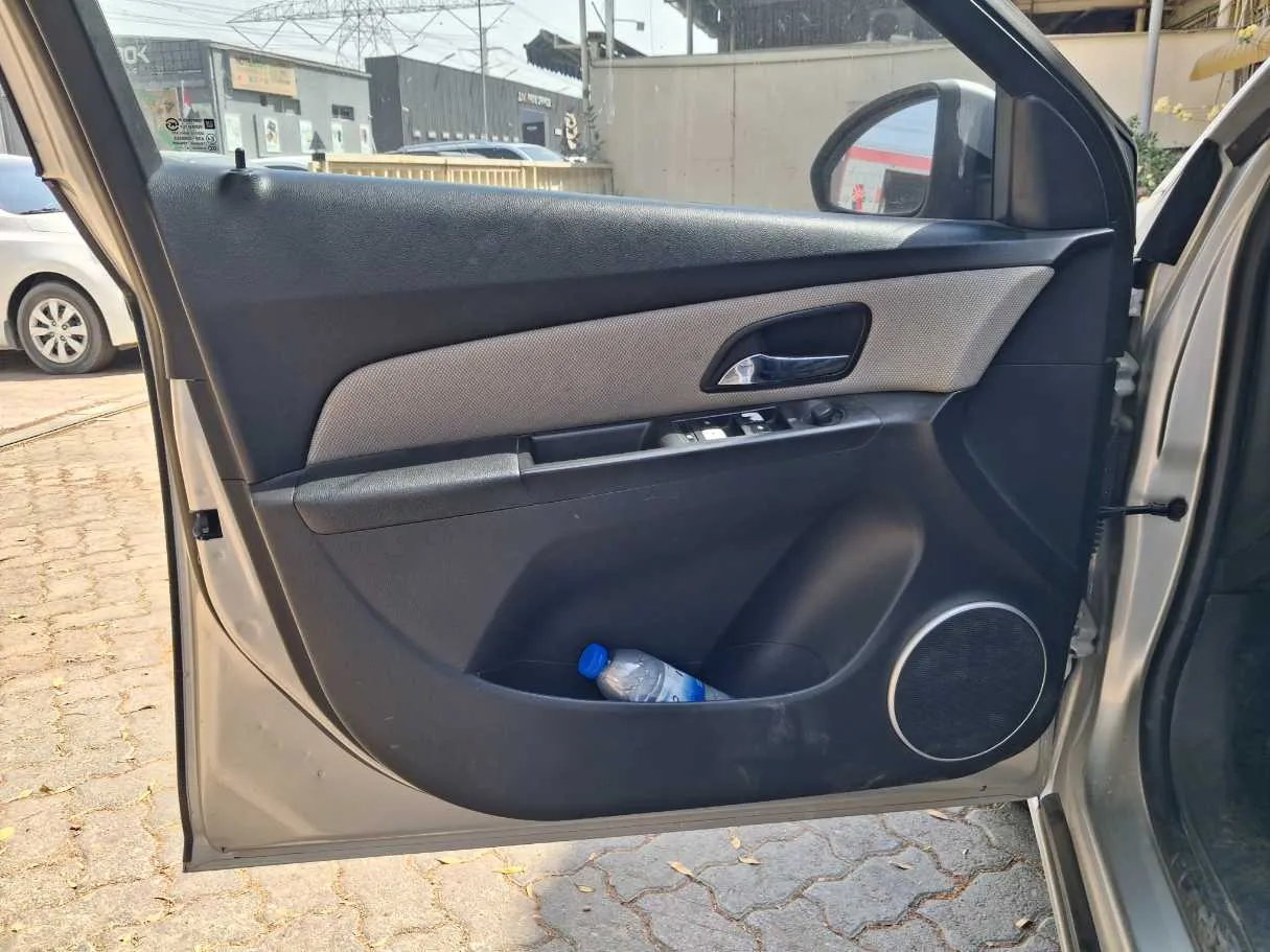 Car image 9