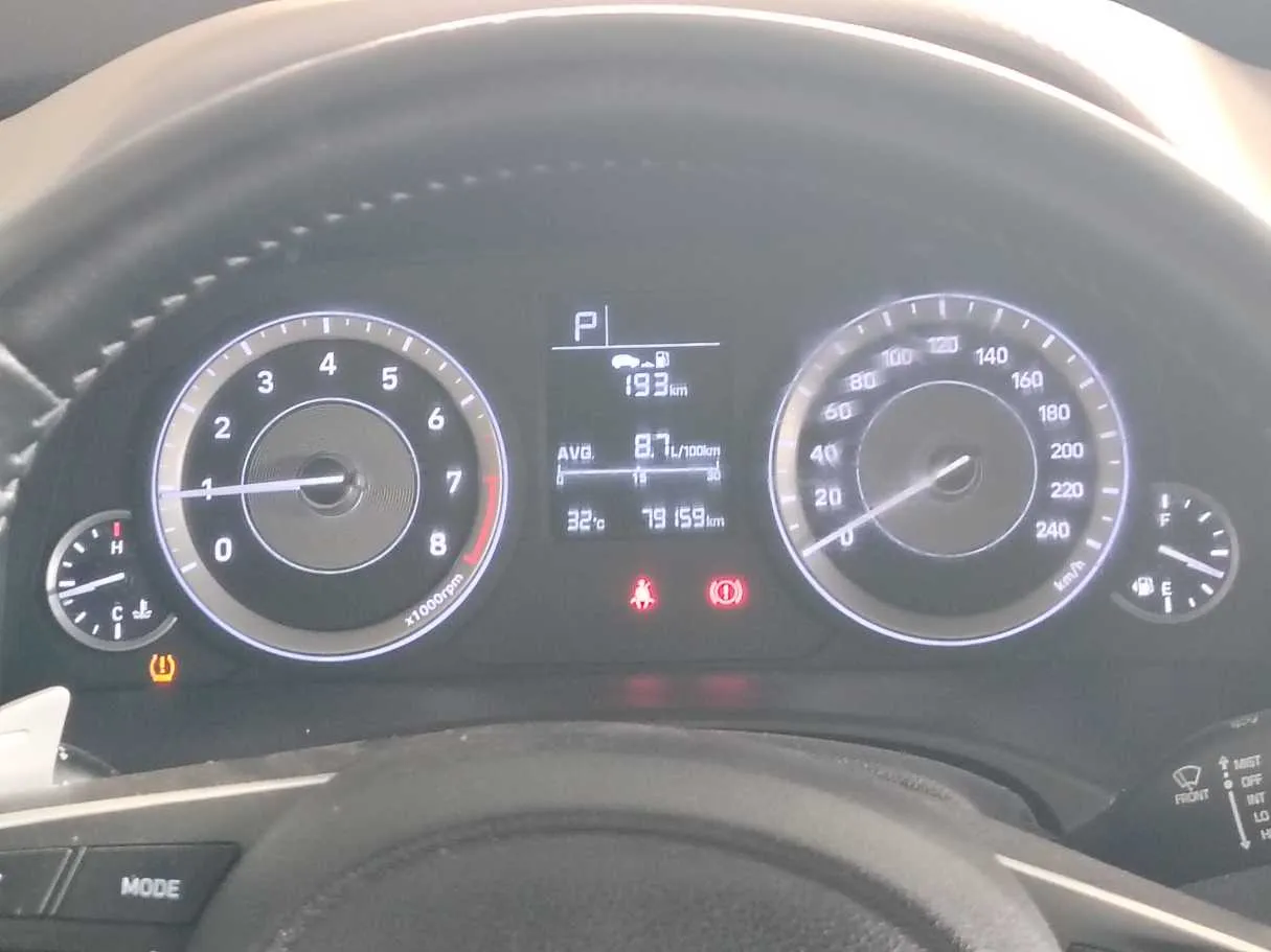 Car image 27