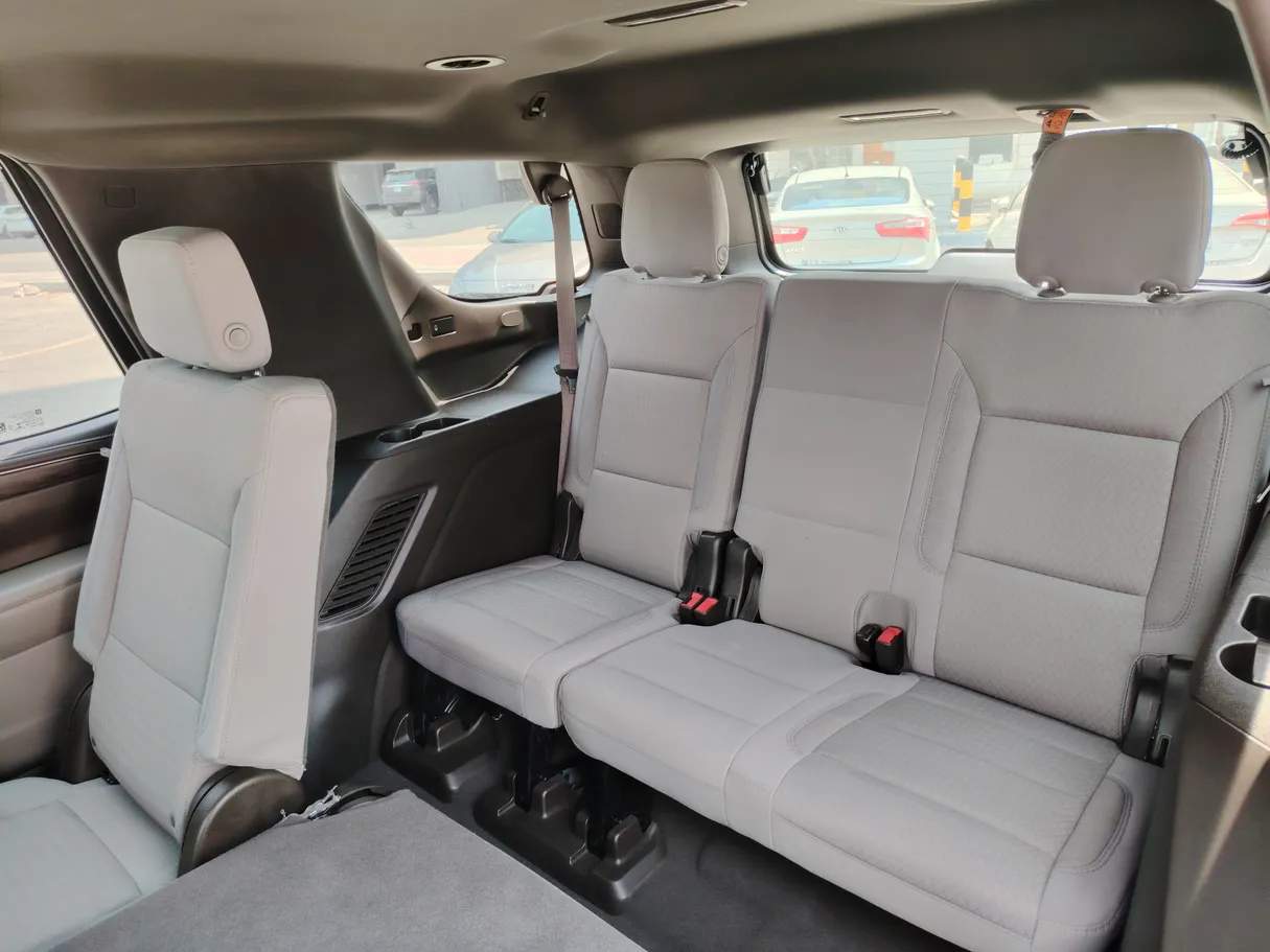 Car image 14