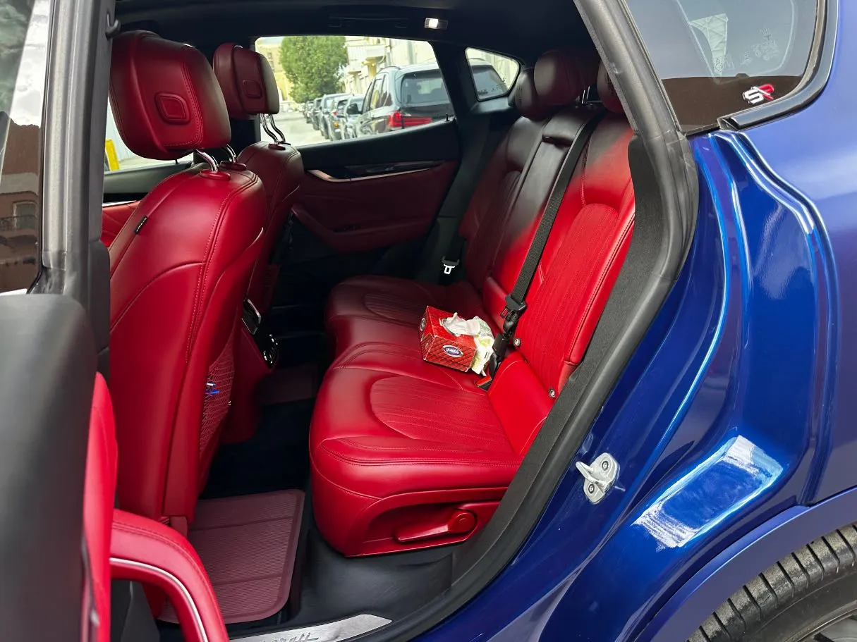 Car image 15
