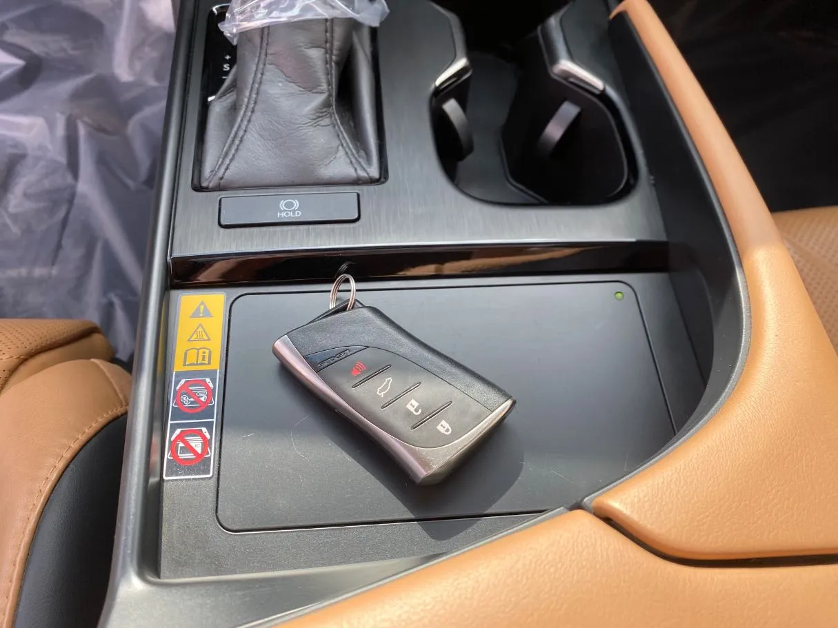 Car image 16