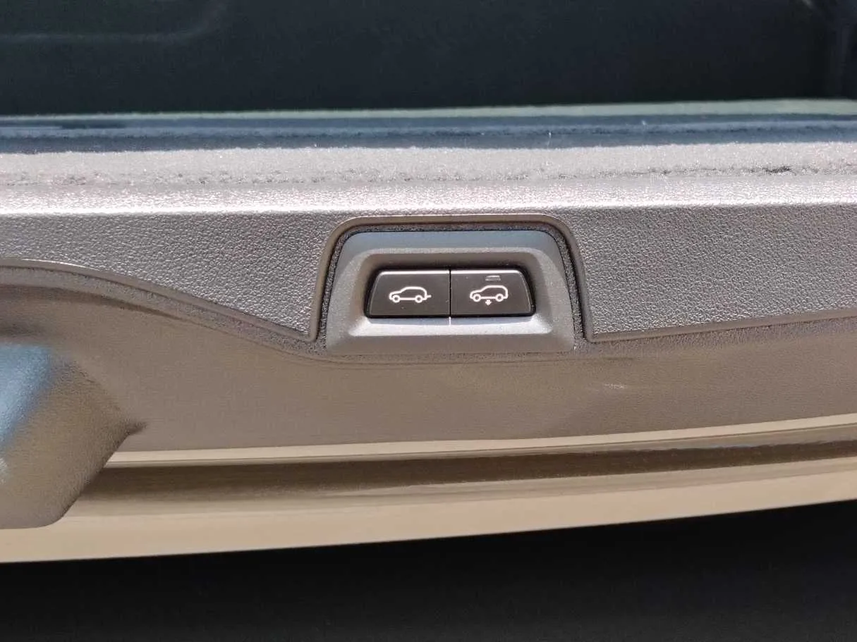 Car image 37