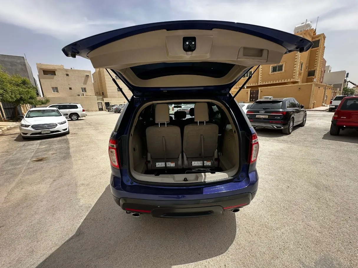 Car image 24
