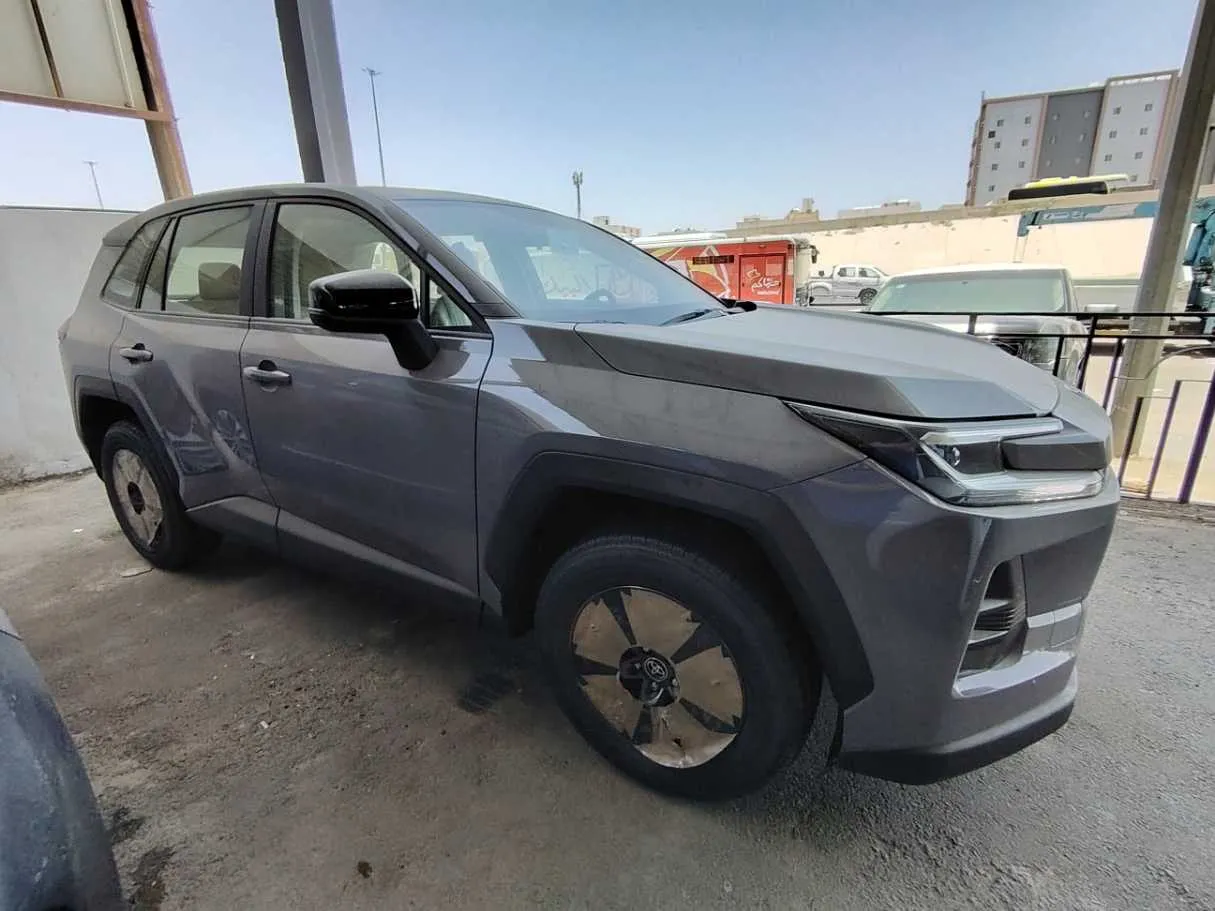 Car image 4