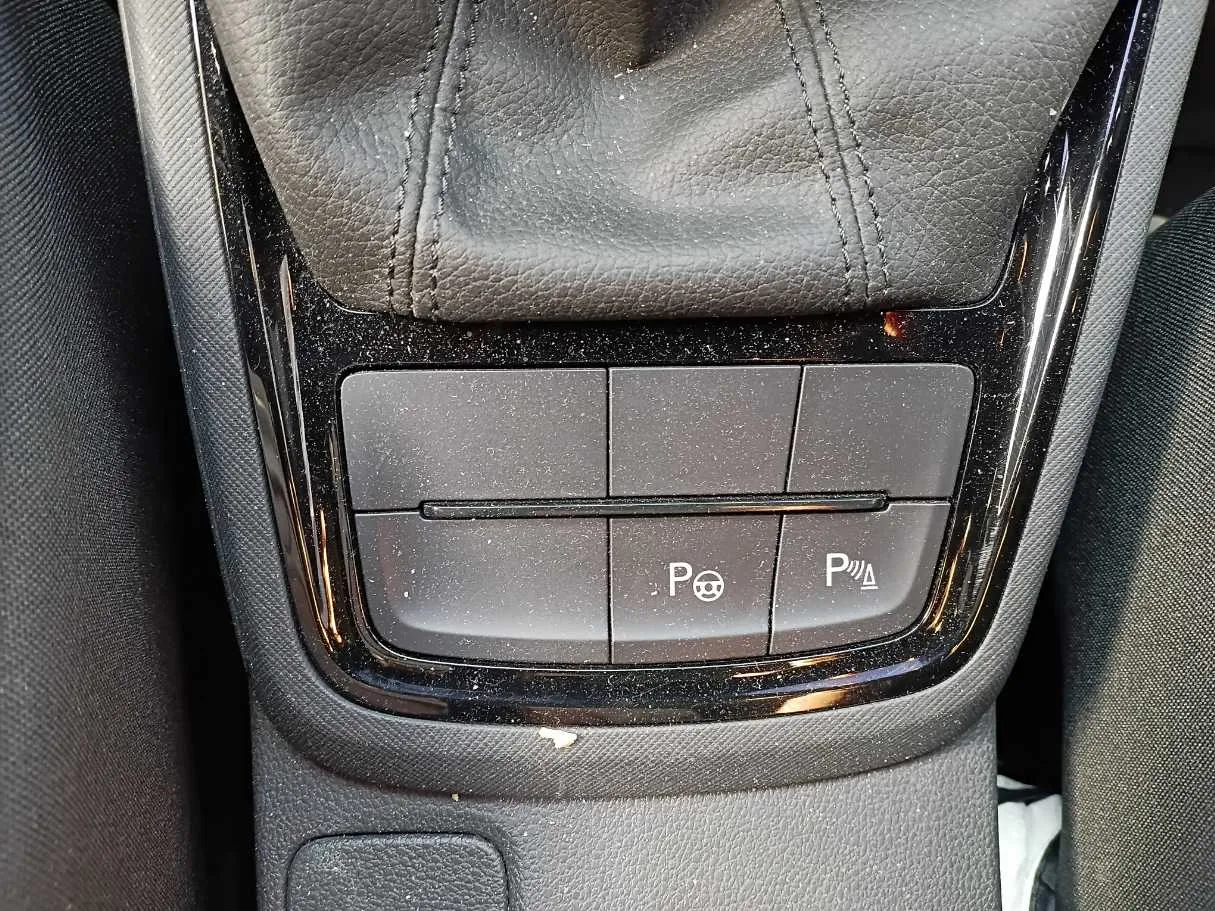 Car image 20