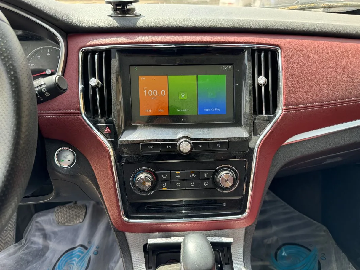 Car image 18