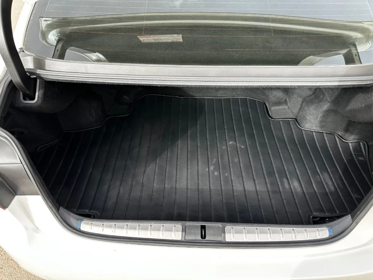 Car image 25