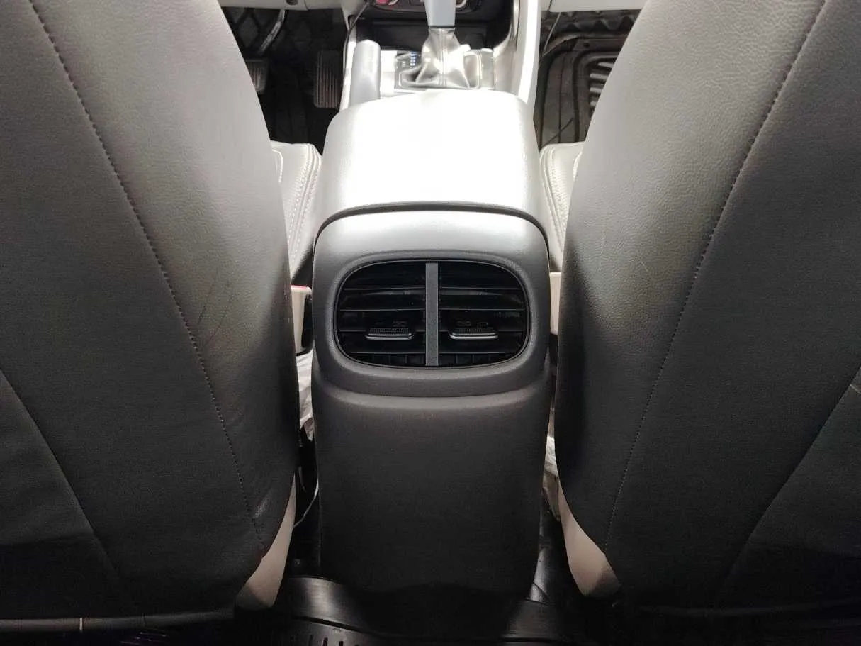 Car image 24