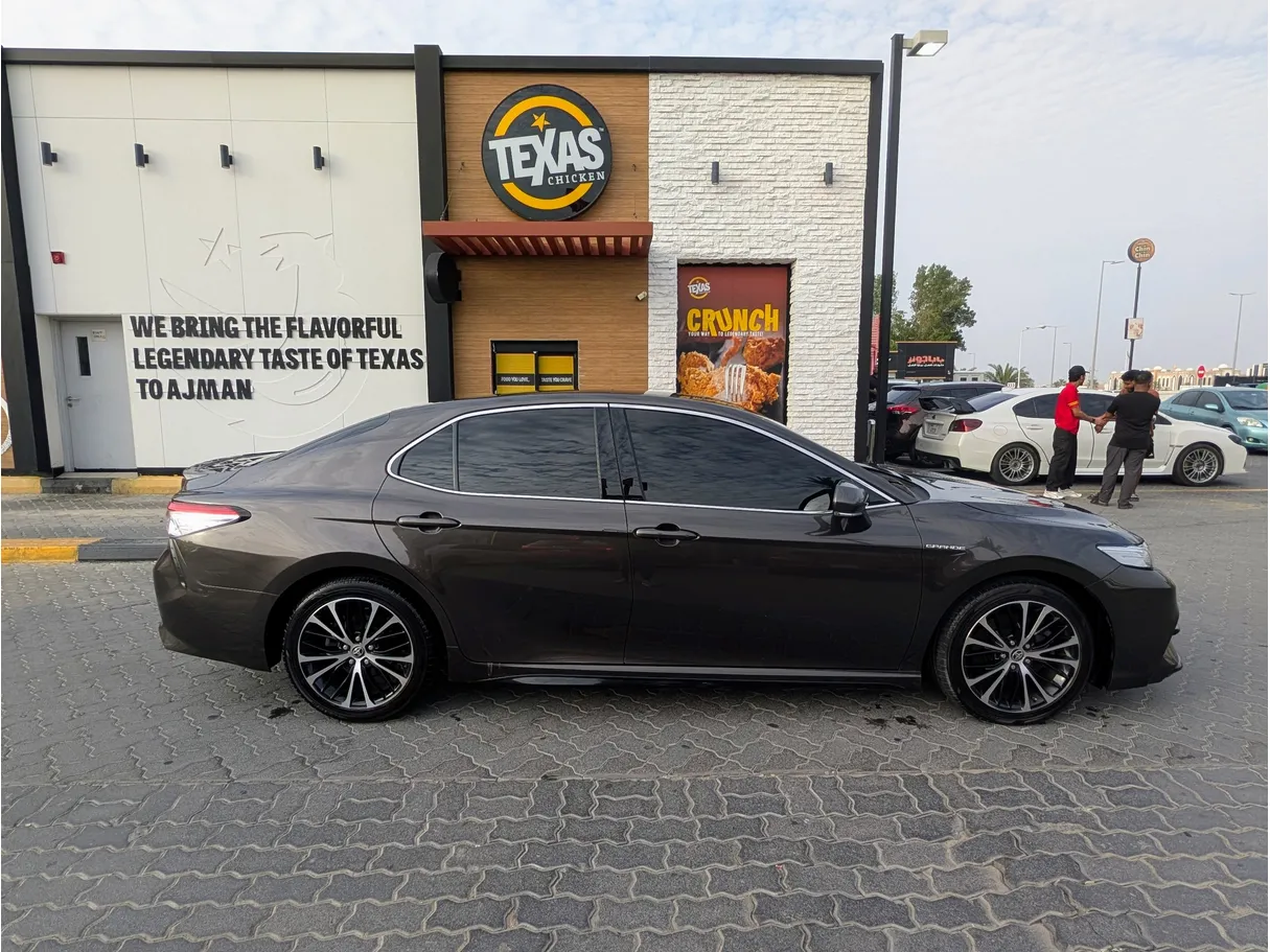 Car image 3
