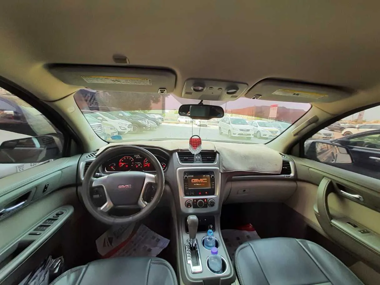 Car image 14