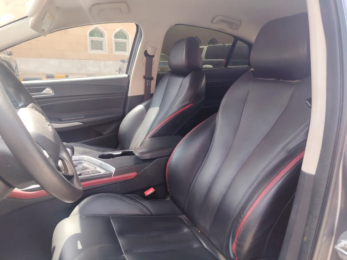 Car image 13