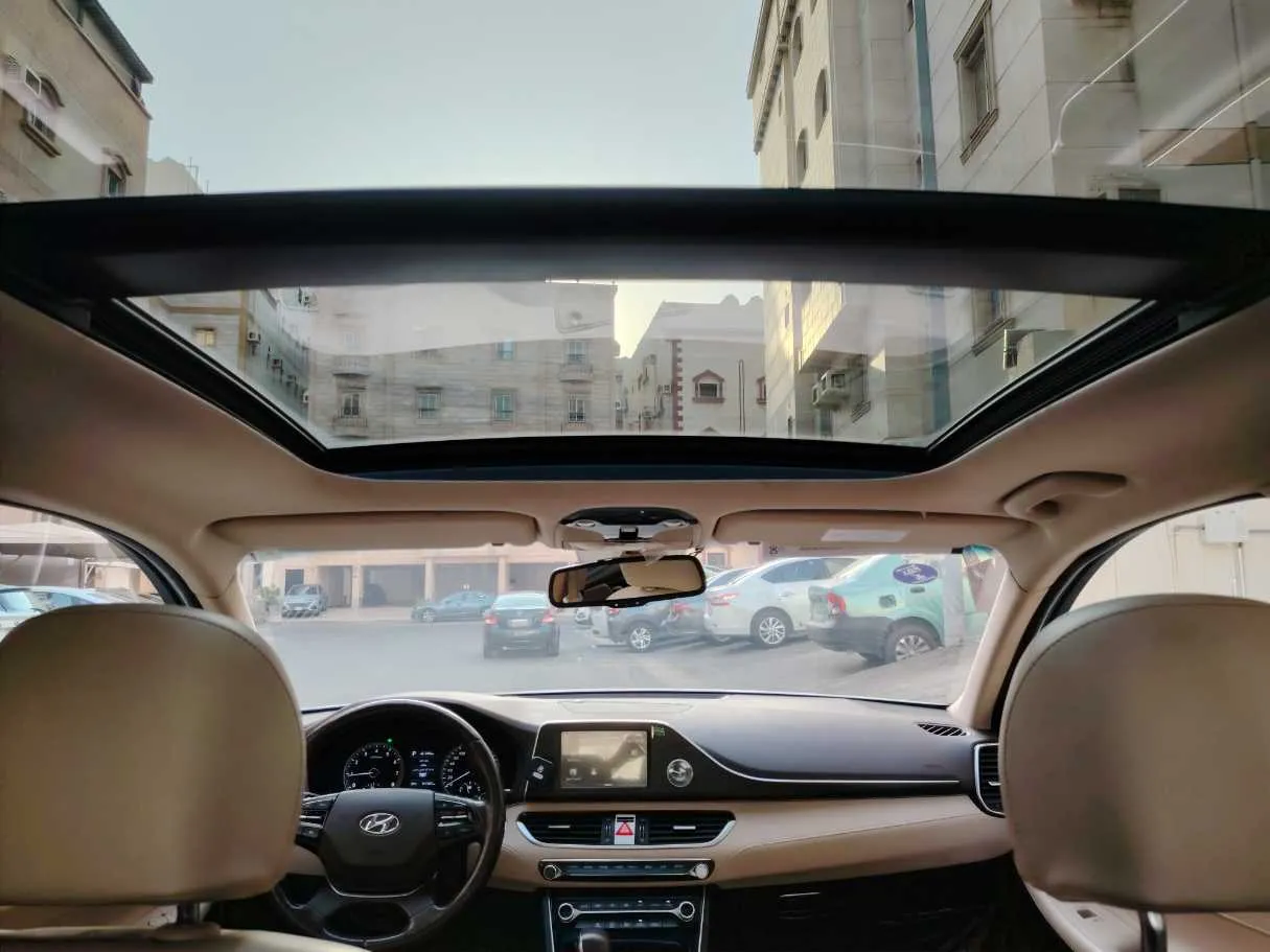Car image 18