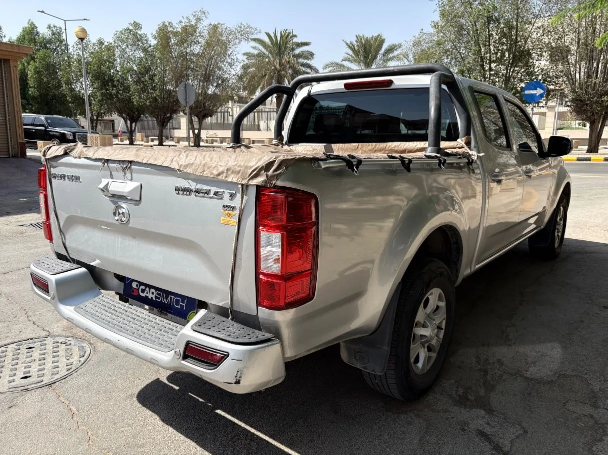 Car image 5
