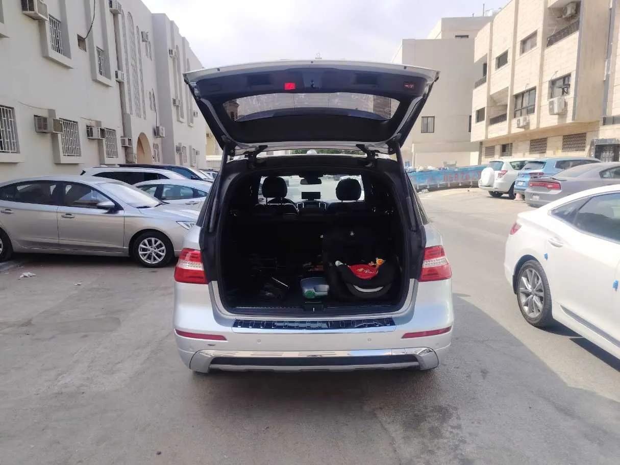 Car image 24