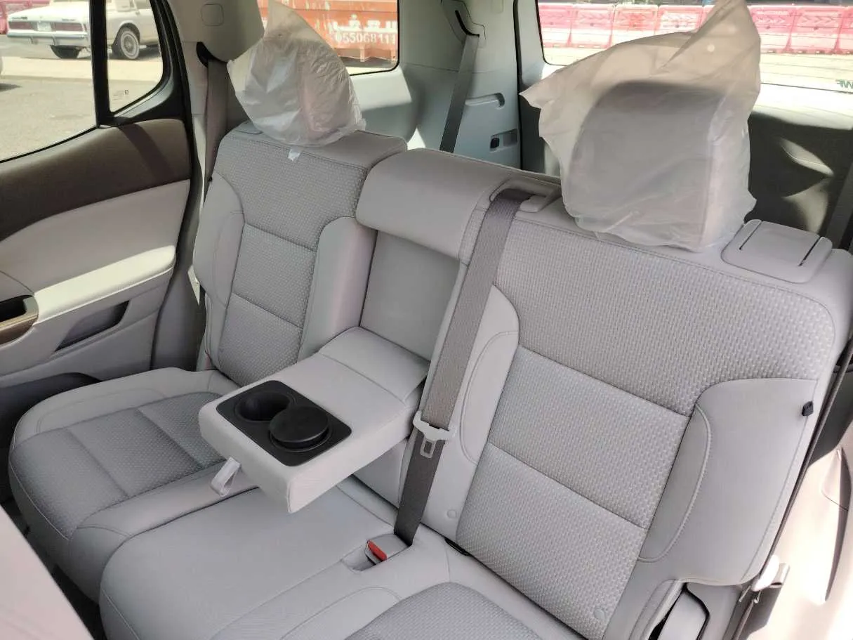 Car image 16