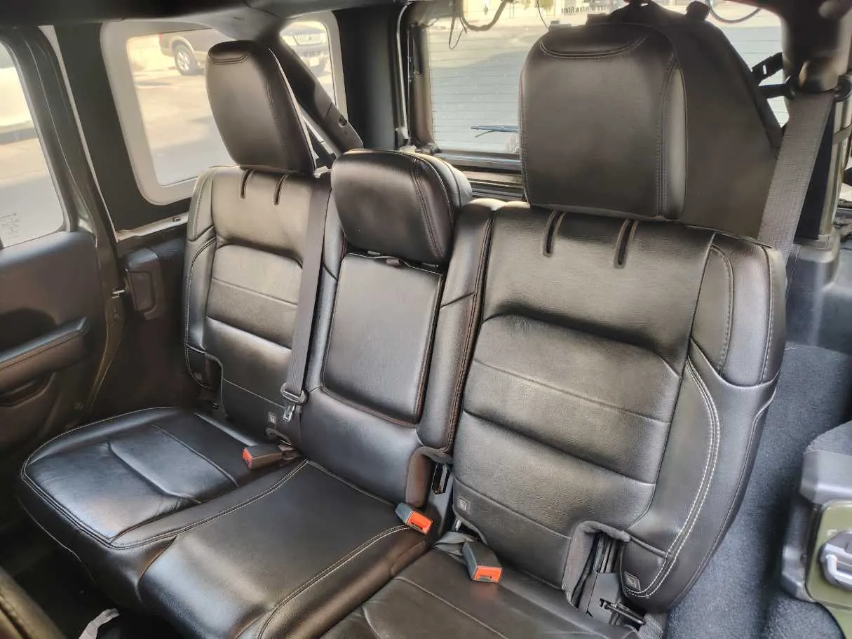 Car image 16
