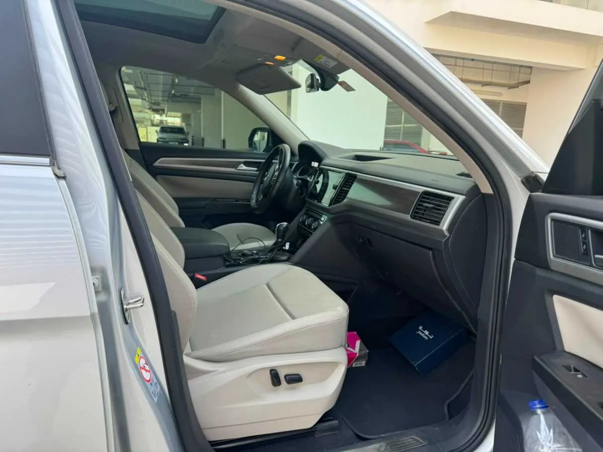 Car image 18