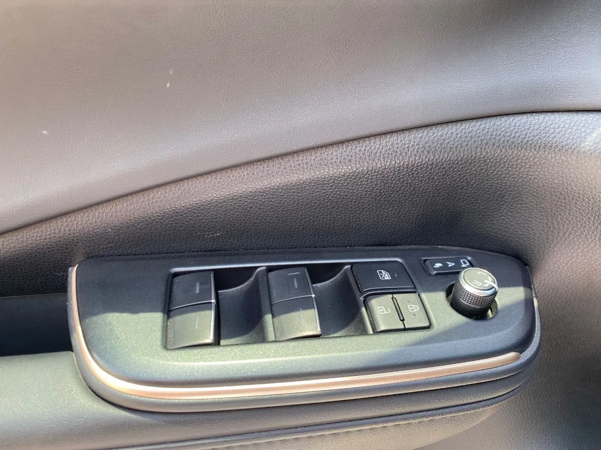Car image 28